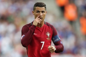 世界杯2026-阿兹特克雄鹰的振翅，2026世界杯焦点战，墨西哥绝杀西班牙，C罗铸就致命一击