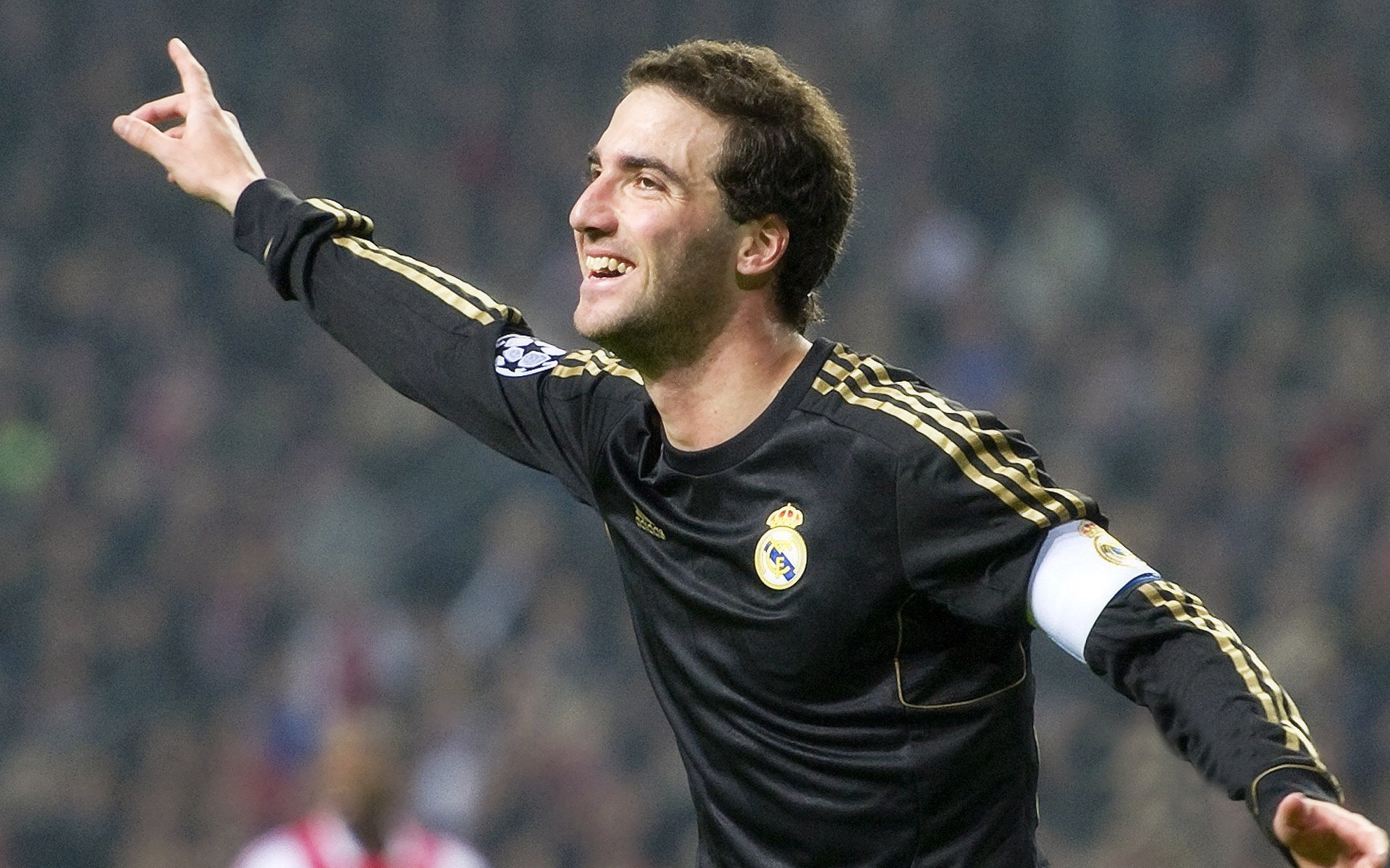 勇士强势拿下国王，乔治连续得分拉开差距，王朝余晖与新王之路