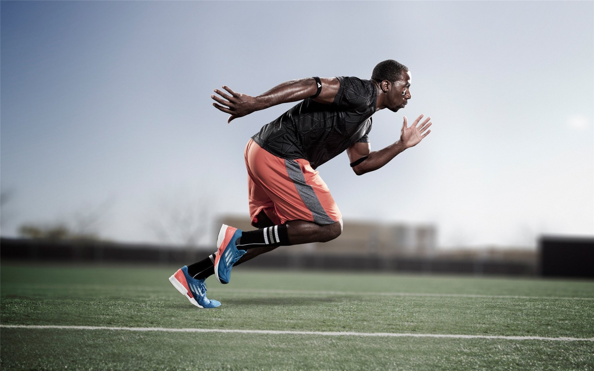 当F1引擎在玻利维亚高原轰鸣,一场跨越维度的争冠启示